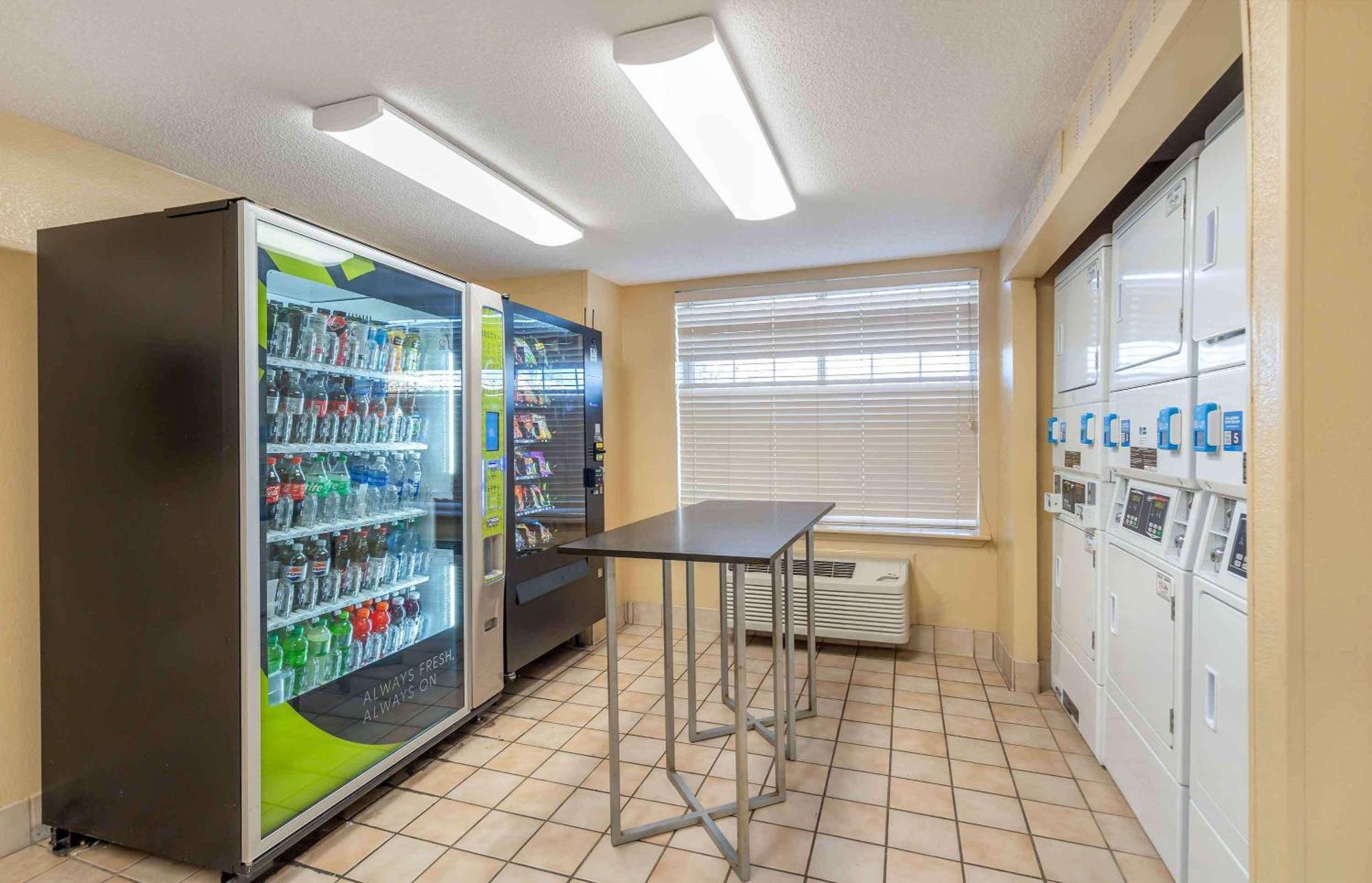 אוקברוק טראס Extended Stay America Select Suites - Chicago - Lombard - Oakbrook מראה חיצוני תמונה