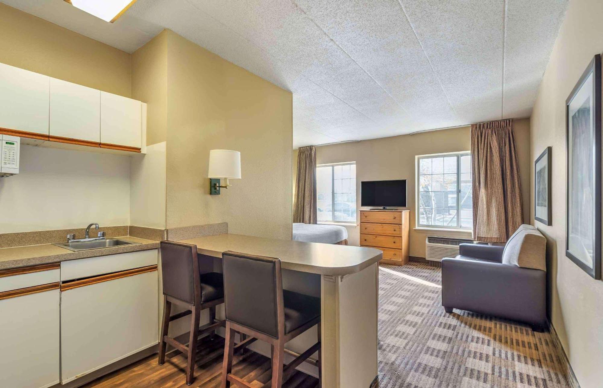 אוקברוק טראס Extended Stay America Select Suites - Chicago - Lombard - Oakbrook מראה חיצוני תמונה