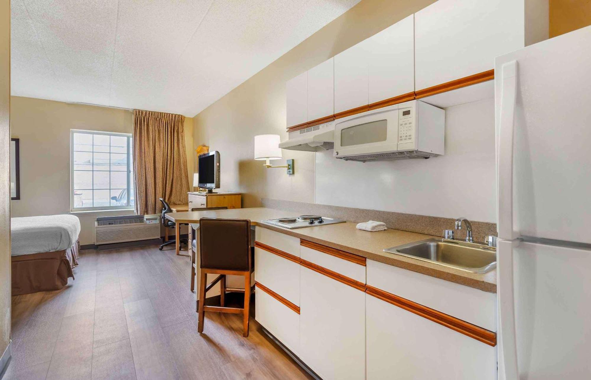 אוקברוק טראס Extended Stay America Select Suites - Chicago - Lombard - Oakbrook מראה חיצוני תמונה